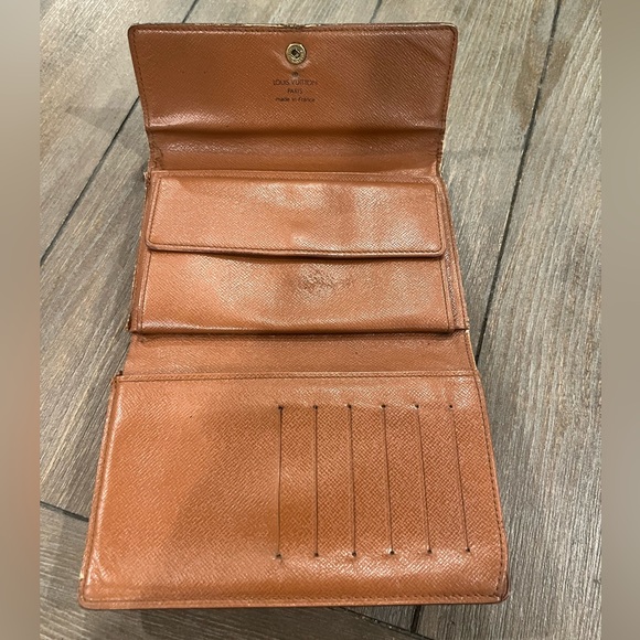 Louis Vuitton Trifold Wallet - Picture 8 of 17